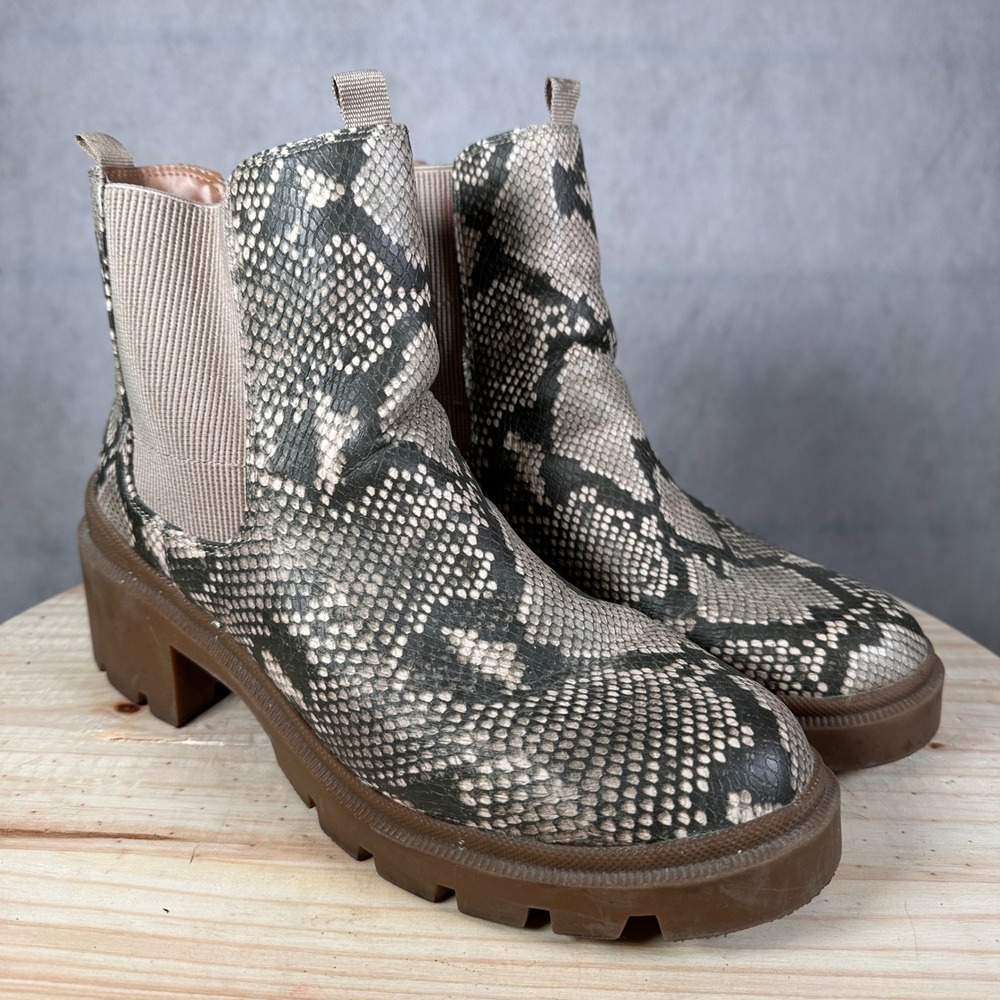 Universal Thread Snakeskin Print Chelsea Boots Women Size 11 Grey Good Lug Sole - Picture 4 of 15